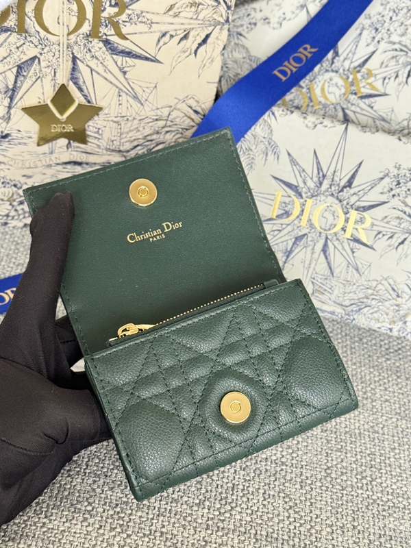 ディオール財布背面デザイン